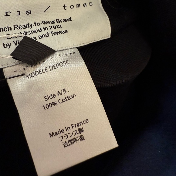 VICTORIA AND TOMAS BLACK HOODIE EYELET SPIKES HEART GOTH MEDIUM RET $250 EUC - Picture 5 of 6